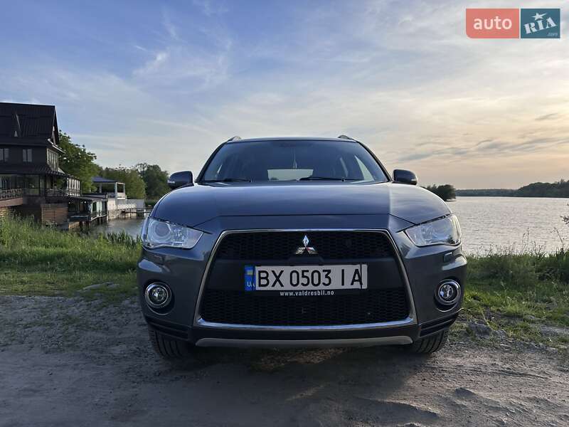 Внедорожник / Кроссовер Mitsubishi Outlander 2012 в Хмельницком
