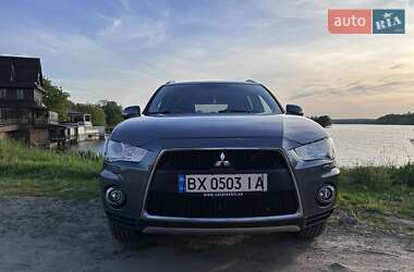 Внедорожник / Кроссовер Mitsubishi Outlander 2012 в 