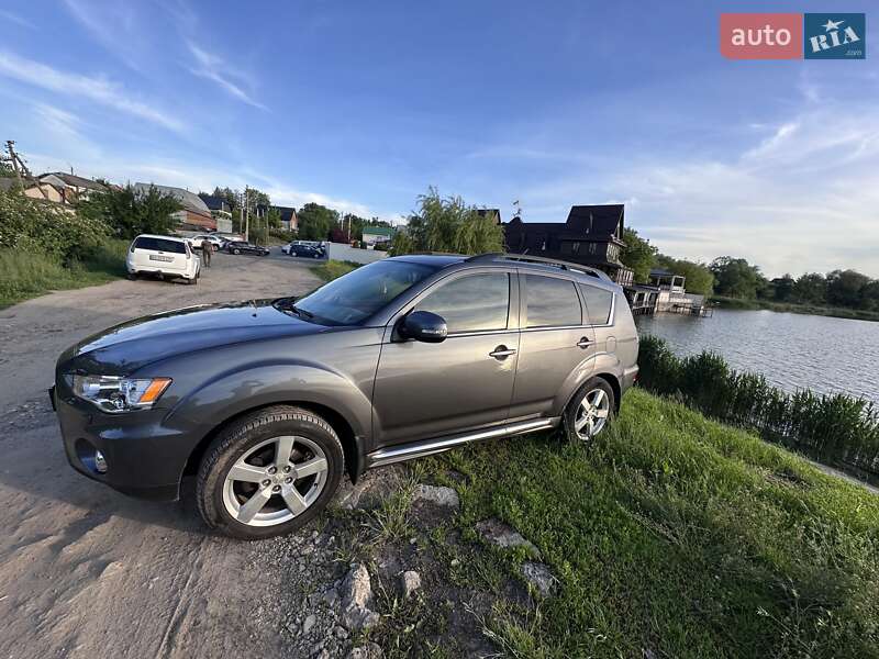 Внедорожник / Кроссовер Mitsubishi Outlander 2012 в Хмельницком