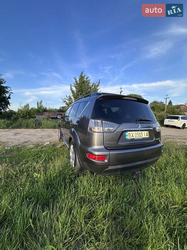 Внедорожник / Кроссовер Mitsubishi Outlander 2012 в Хмельницком