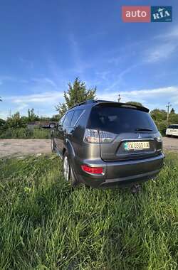Внедорожник / Кроссовер Mitsubishi Outlander 2012 в 