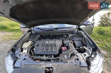 Внедорожник / Кроссовер Mitsubishi Outlander 2012 в 