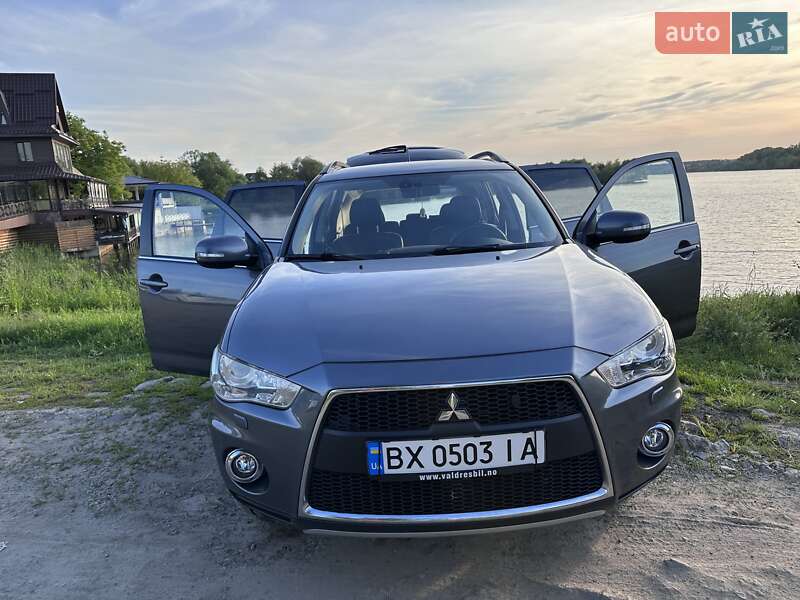 Внедорожник / Кроссовер Mitsubishi Outlander 2012 в Хмельницком