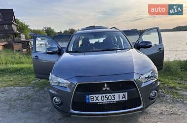 Внедорожник / Кроссовер Mitsubishi Outlander 2012 в 