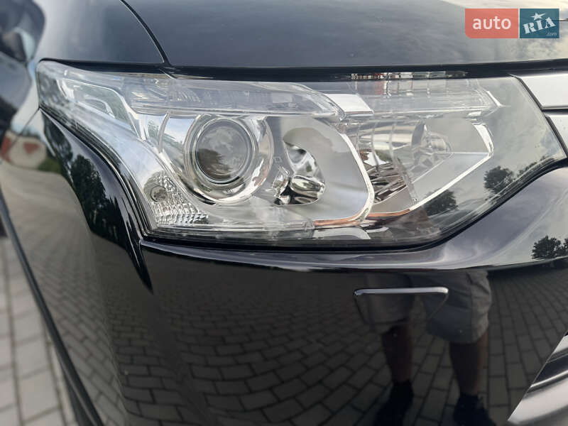 Внедорожник / Кроссовер Mitsubishi Outlander 2015 в Дрогобыче