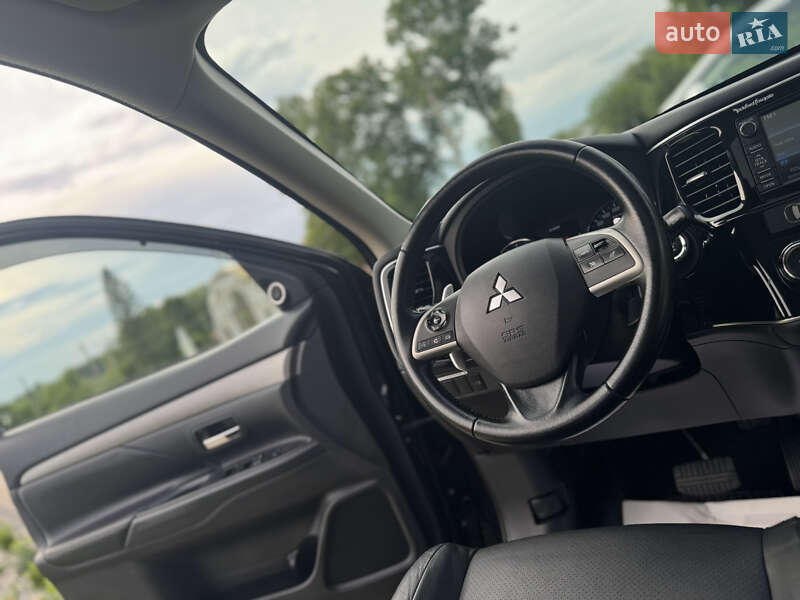 Внедорожник / Кроссовер Mitsubishi Outlander 2015 в Дрогобыче