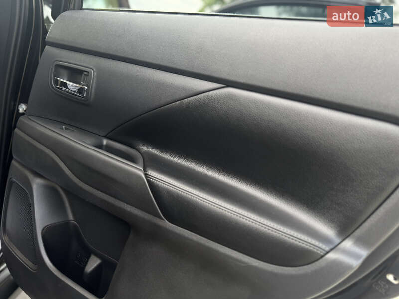Внедорожник / Кроссовер Mitsubishi Outlander 2015 в Дрогобыче