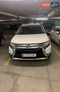 Внедорожник / Кроссовер Mitsubishi Outlander 2015 в Ужгороде