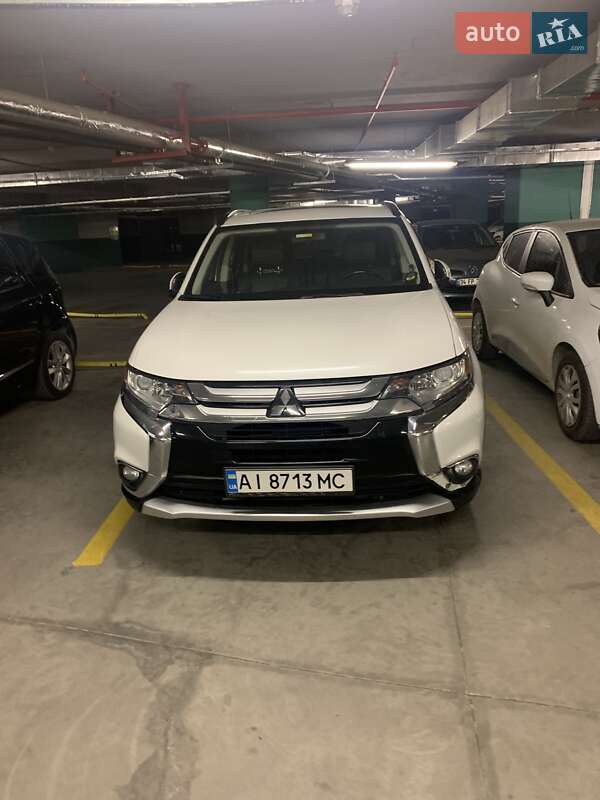 Внедорожник / Кроссовер Mitsubishi Outlander 2015 в Ужгороде