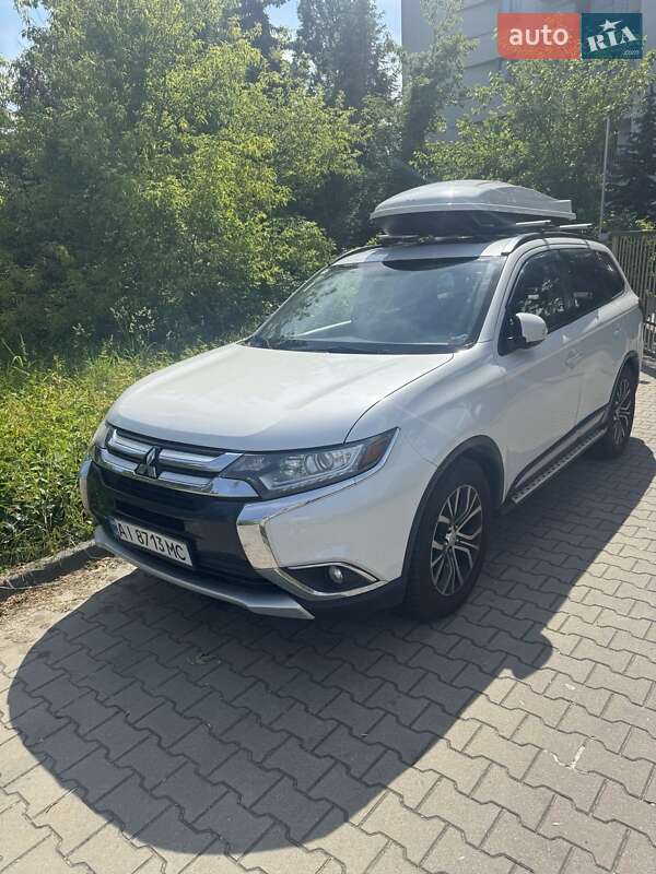 Внедорожник / Кроссовер Mitsubishi Outlander 2015 в Ужгороде