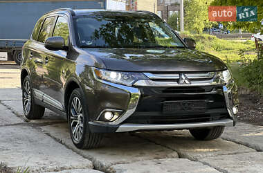 Внедорожник / Кроссовер Mitsubishi Outlander 2016 в Киеве