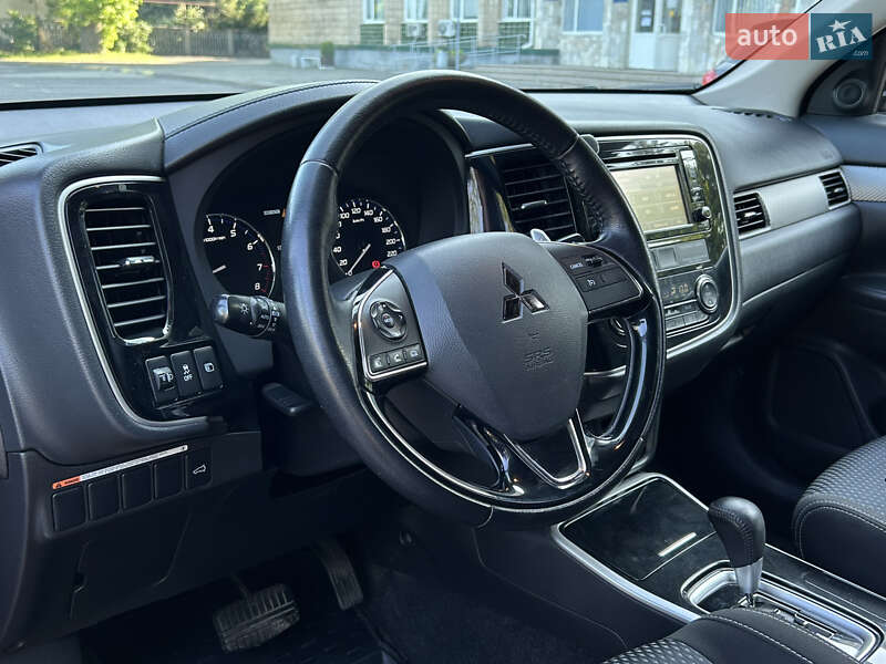 Позашляховик / Кросовер Mitsubishi Outlander 2017 в Миколаєві