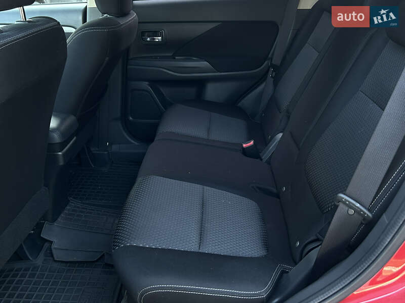 Позашляховик / Кросовер Mitsubishi Outlander 2017 в Миколаєві