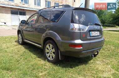 Внедорожник / Кроссовер Mitsubishi Outlander 2012 в 