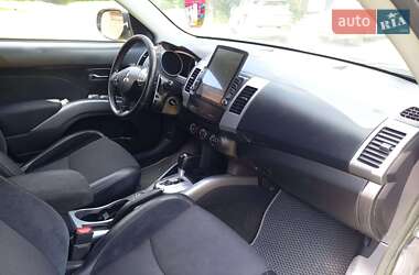 Внедорожник / Кроссовер Mitsubishi Outlander 2012 в 