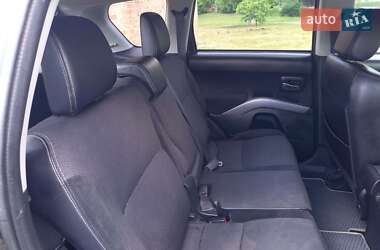 Внедорожник / Кроссовер Mitsubishi Outlander 2012 в 