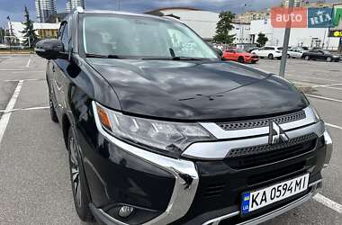 Позашляховик / Кросовер Mitsubishi Outlander 2018 в Києві
