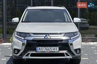 Внедорожник / Кроссовер Mitsubishi Outlander 2021 в 