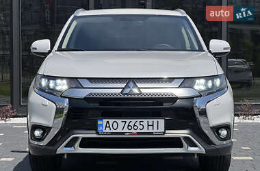 Внедорожник / Кроссовер Mitsubishi Outlander 2021 в 
