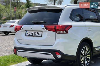 Внедорожник / Кроссовер Mitsubishi Outlander 2021 в 