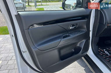 Внедорожник / Кроссовер Mitsubishi Outlander 2021 в 