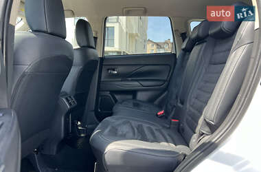 Внедорожник / Кроссовер Mitsubishi Outlander 2021 в 