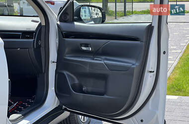 Внедорожник / Кроссовер Mitsubishi Outlander 2021 в 