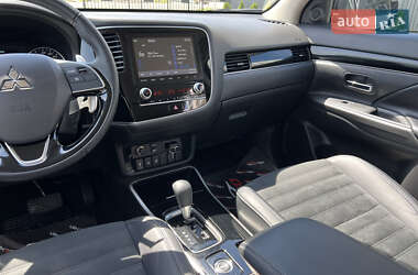 Внедорожник / Кроссовер Mitsubishi Outlander 2021 в 
