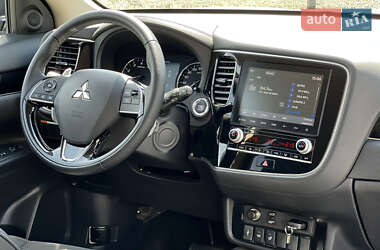 Внедорожник / Кроссовер Mitsubishi Outlander 2021 в 