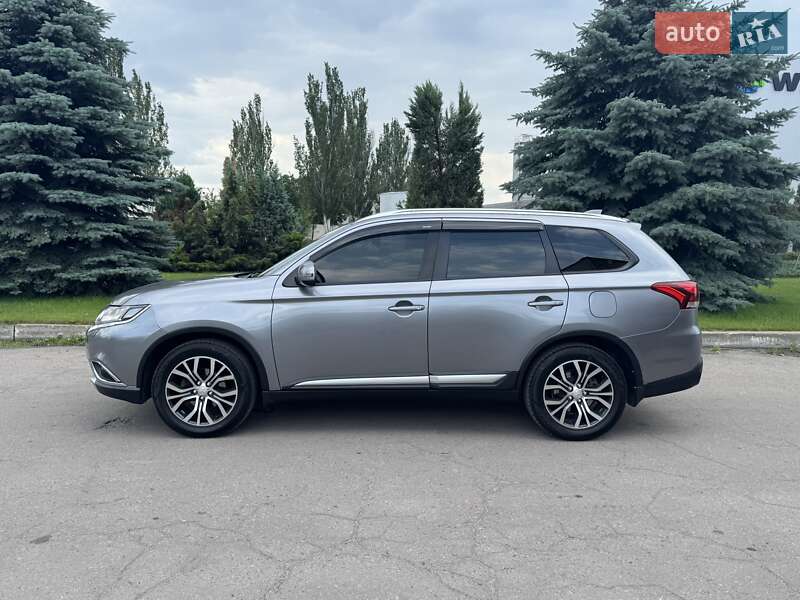Позашляховик / Кросовер Mitsubishi Outlander 2017 в Дніпрі