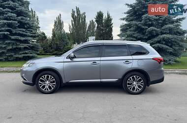 Позашляховик / Кросовер Mitsubishi Outlander 2017 в 