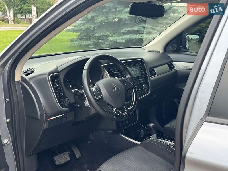 Позашляховик / Кросовер Mitsubishi Outlander 2017 в Дніпрі