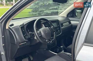 Позашляховик / Кросовер Mitsubishi Outlander 2017 в 
