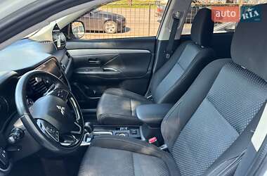 Позашляховик / Кросовер Mitsubishi Outlander 2017 в 