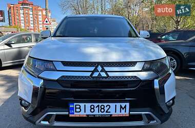 Позашляховик / Кросовер Mitsubishi Outlander 2017 в 