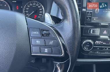 Внедорожник / Кроссовер Mitsubishi Outlander 2016 в 