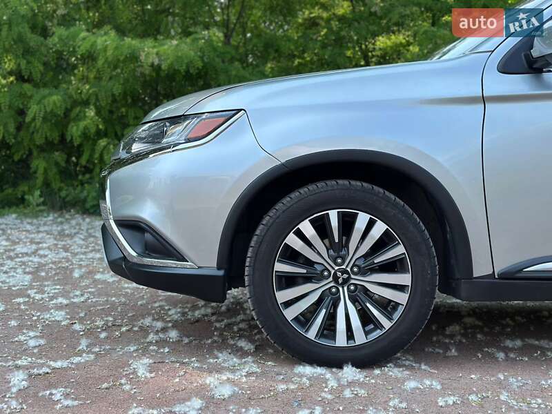 Внедорожник / Кроссовер Mitsubishi Outlander 2019 в Броварах