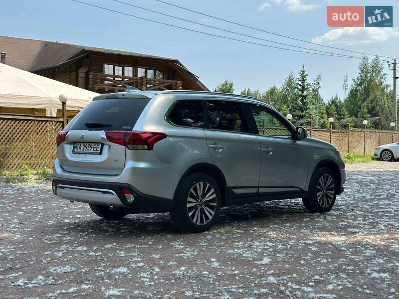 Внедорожник / Кроссовер Mitsubishi Outlander 2019 в Броварах