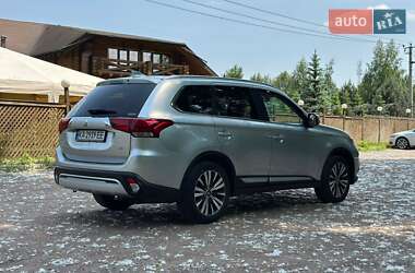 Внедорожник / Кроссовер Mitsubishi Outlander 2019 в 