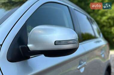 Внедорожник / Кроссовер Mitsubishi Outlander 2019 в 