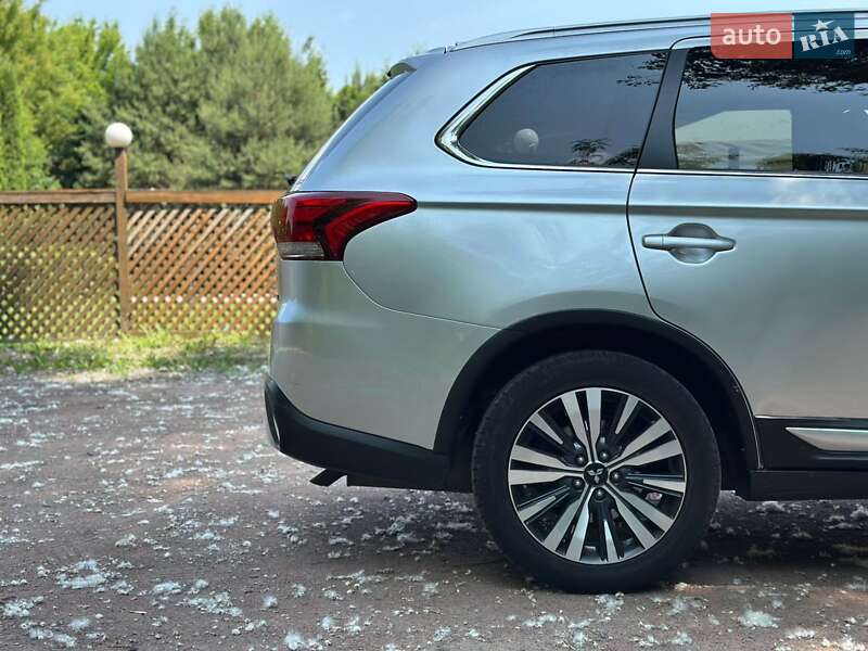 Внедорожник / Кроссовер Mitsubishi Outlander 2019 в Броварах