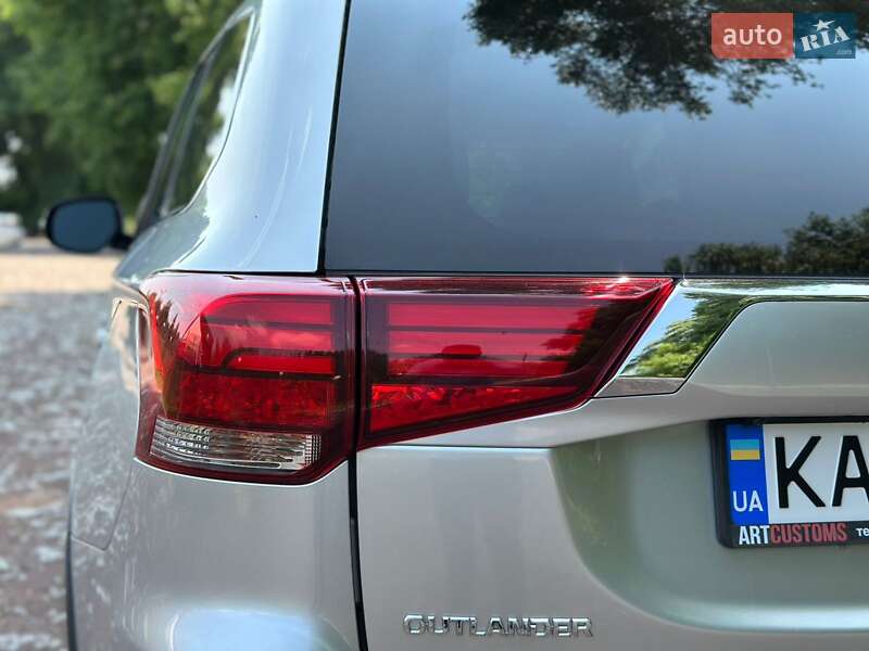 Внедорожник / Кроссовер Mitsubishi Outlander 2019 в Броварах