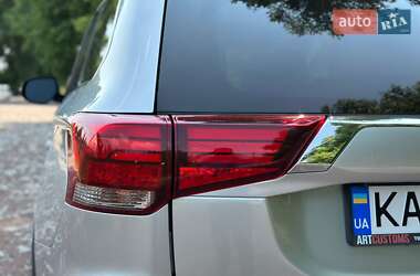 Внедорожник / Кроссовер Mitsubishi Outlander 2019 в 
