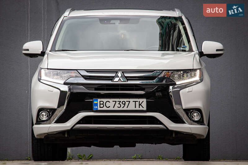 Внедорожник / Кроссовер Mitsubishi Outlander 2017 в Львове