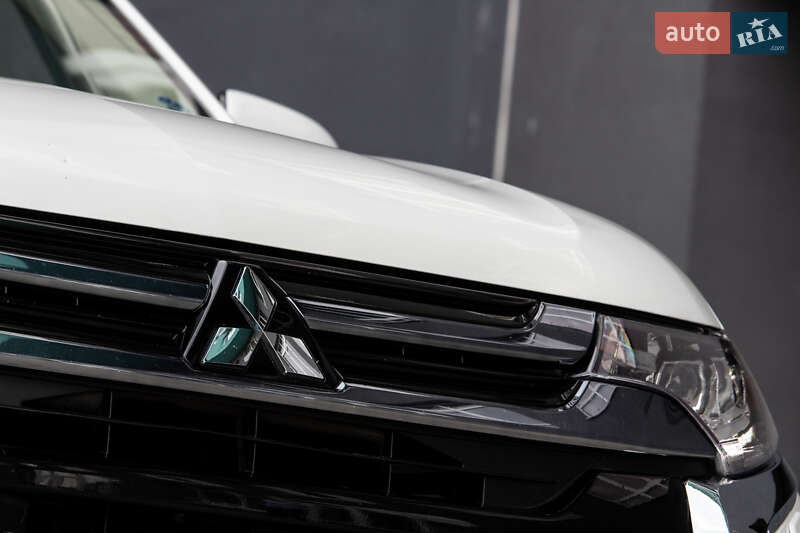 Внедорожник / Кроссовер Mitsubishi Outlander 2017 в Львове