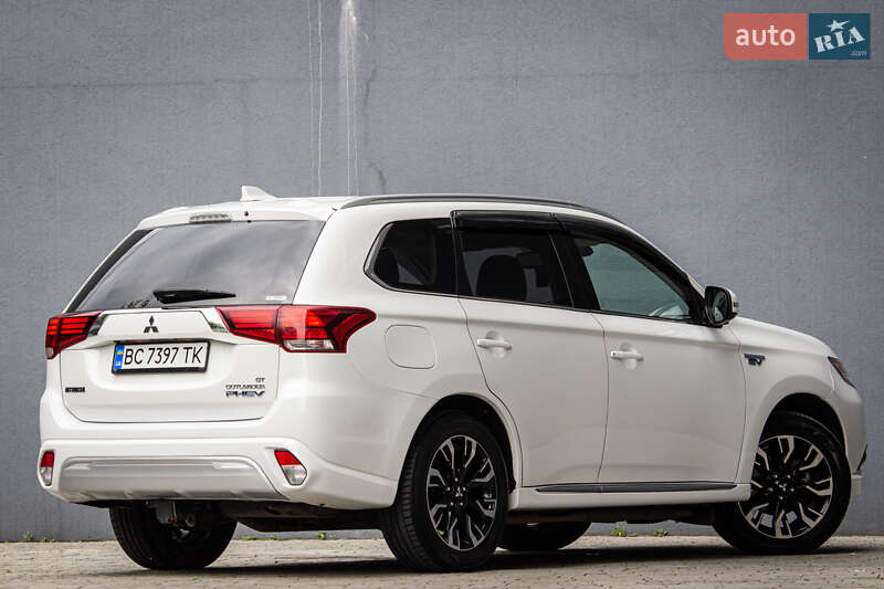 Внедорожник / Кроссовер Mitsubishi Outlander 2017 в Львове