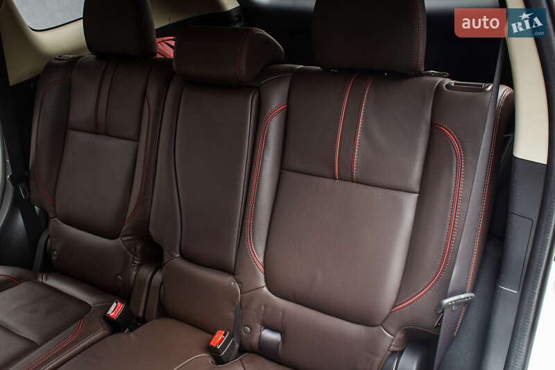 Внедорожник / Кроссовер Mitsubishi Outlander 2017 в Львове