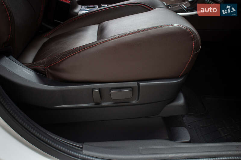 Внедорожник / Кроссовер Mitsubishi Outlander 2017 в Львове