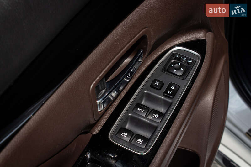 Внедорожник / Кроссовер Mitsubishi Outlander 2017 в Львове