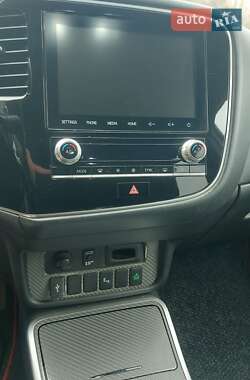 Внедорожник / Кроссовер Mitsubishi Outlander 2020 в 